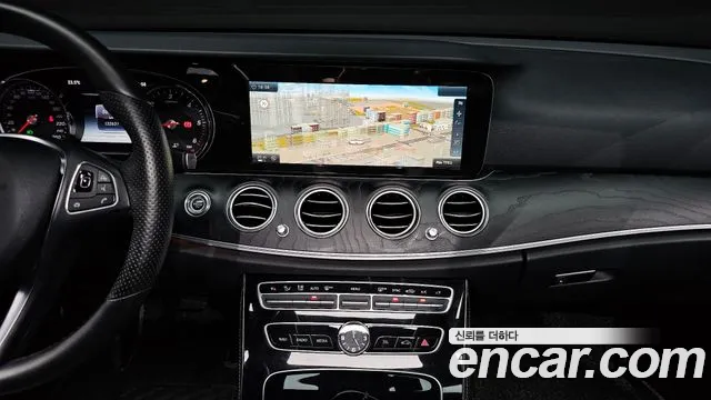 Mercedes-Benz E-Class 2017 — фото 11