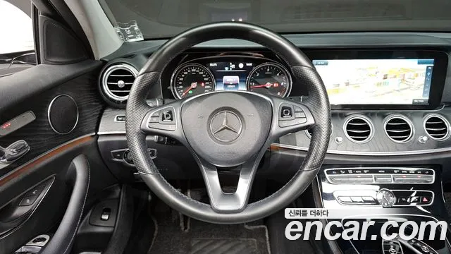 Mercedes-Benz E-Class 2017 — фото 12
