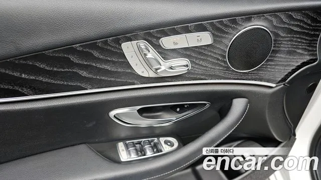 Mercedes-Benz E-Class 2017 — фото 17