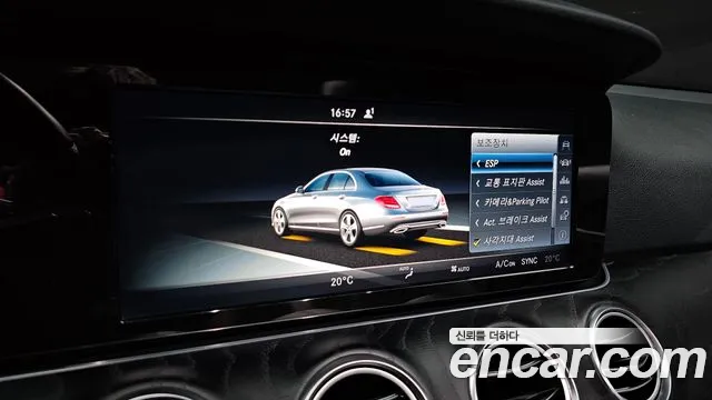 Mercedes-Benz E-Class 2017 — фото 19