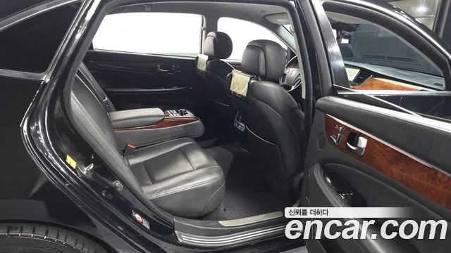 Hyundai Equus 2013 — фото 12