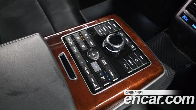 Hyundai Equus 2013 — фото 18