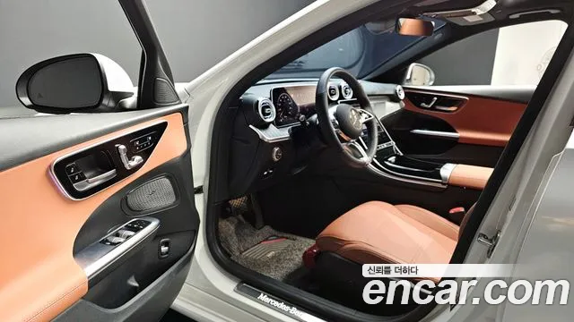 Mercedes-Benz C-Class 2025 — фото 13
