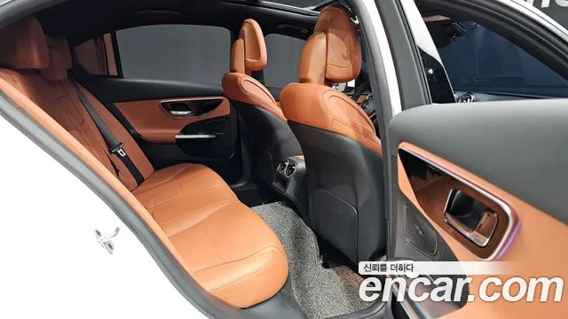 Mercedes-Benz C-Class 2025 — фото 18