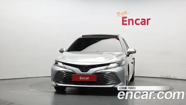 Toyota Camry 2018 — фото 2