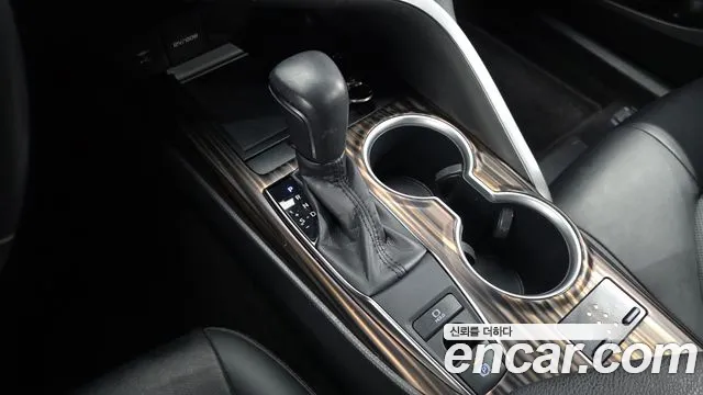 Toyota Camry 2018 — фото 11