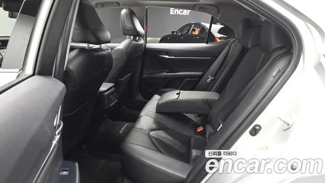 Toyota Camry 2018 — фото 17