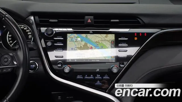 Toyota Camry 2018 — фото 19