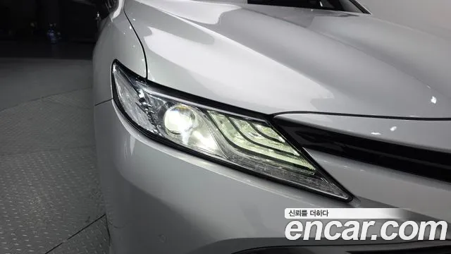 Toyota Camry 2018 — фото 7