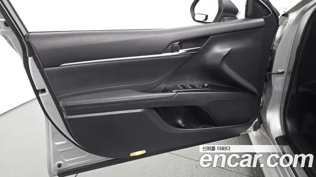 Toyota Camry 2018 — фото 13