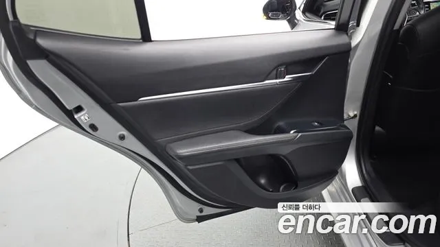 Toyota Camry 2018 — фото 14