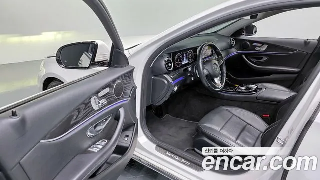 Mercedes-Benz E-Class 2017 — фото 10