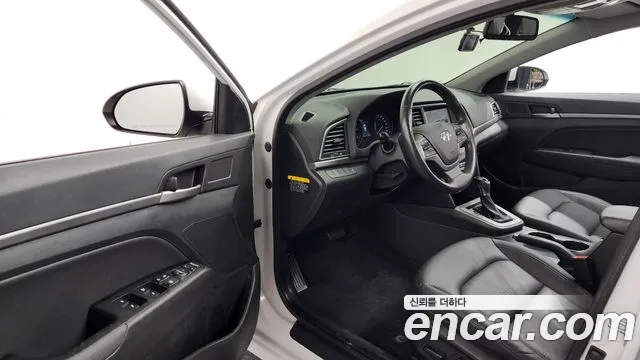 Hyundai AVANTE 2016 — фото 10