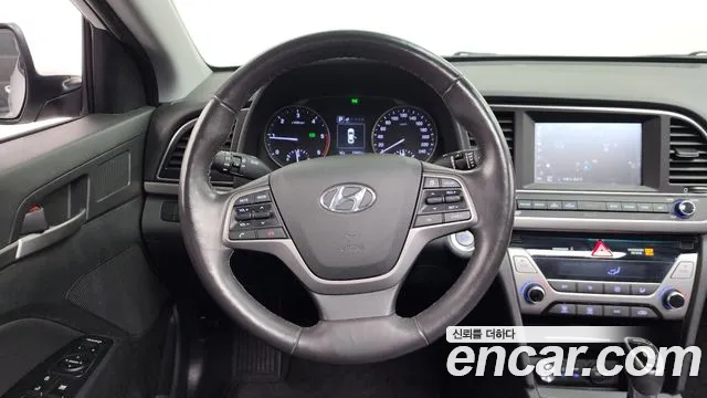 Hyundai AVANTE 2016 — фото 12