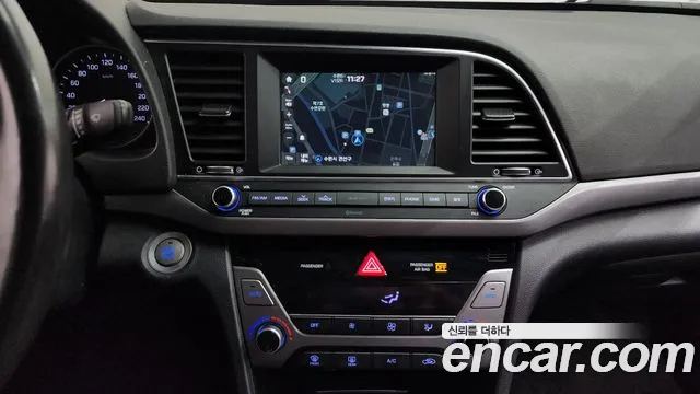 Hyundai AVANTE 2016 — фото 13