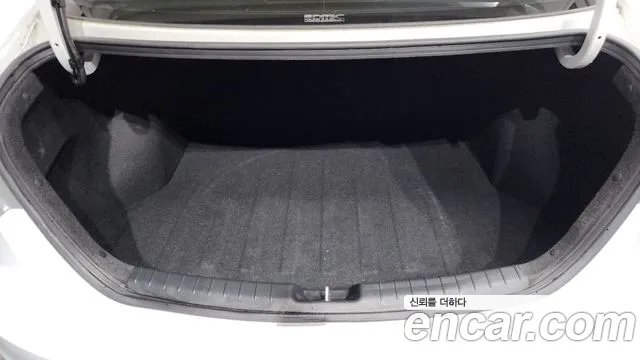 Hyundai AVANTE 2016 — фото 19