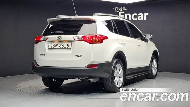 Toyota RAV4 2015 — фото 2