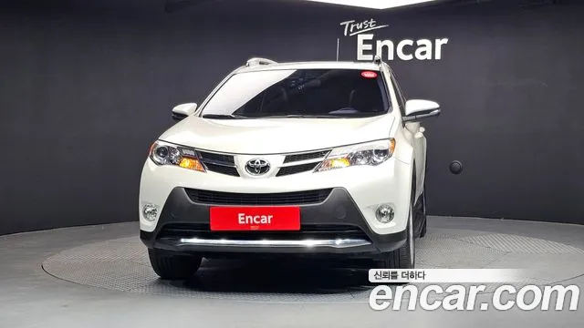Toyota RAV4 2015 — фото 3