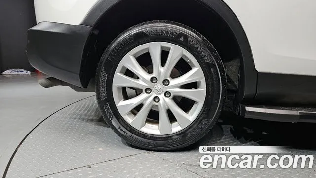 Toyota RAV4 2015 — фото 5