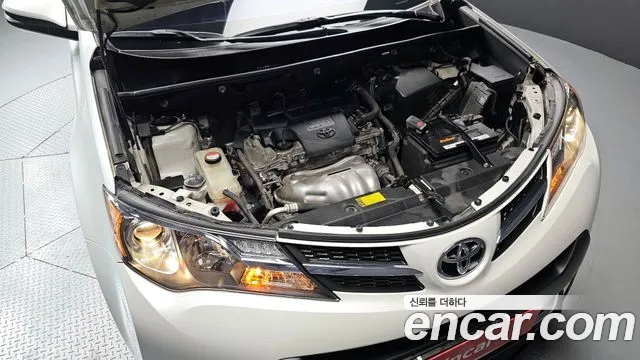 Toyota RAV4 2015 — фото 6