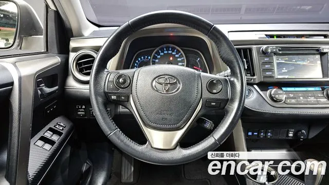 Toyota RAV4 2015 — фото 12