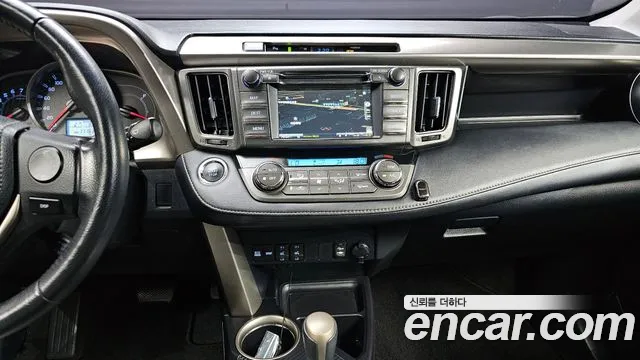 Toyota RAV4 2015 — фото 13