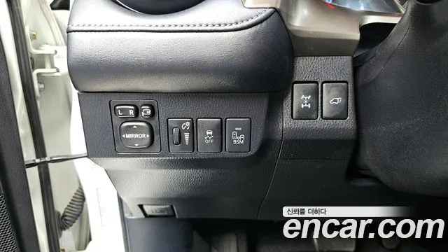 Toyota RAV4 2015 — фото 16