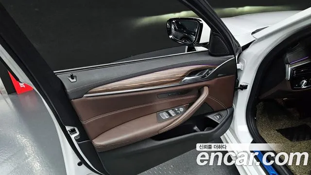 BMW 5-Series 2021 — фото 13