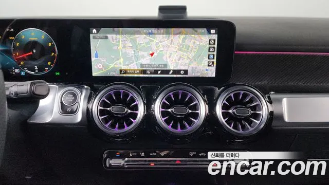 Mercedes-Benz GLB-Class 2023 — фото 18