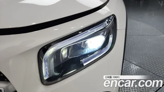Mercedes-Benz GLB-Class 2023 — фото 8