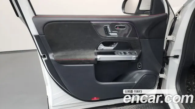 Mercedes-Benz GLB-Class 2023 — фото 14