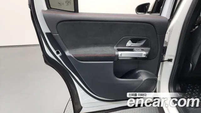 Mercedes-Benz GLB-Class 2023 — фото 15