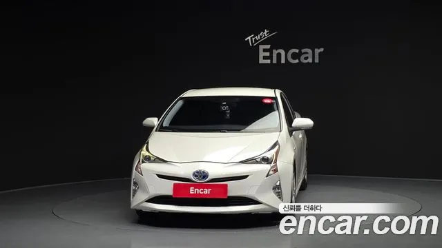Toyota Prius 2017 — фото 3