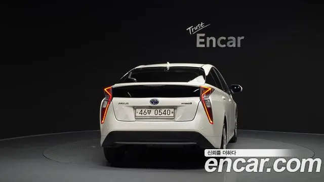 Toyota Prius 2017 — фото 4