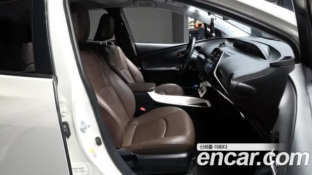 Toyota Prius 2017 — фото 11