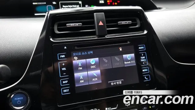 Toyota Prius 2017 — фото 14