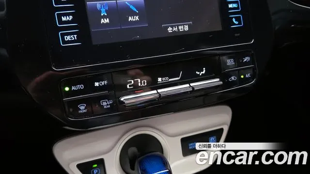 Toyota Prius 2017 — фото 16