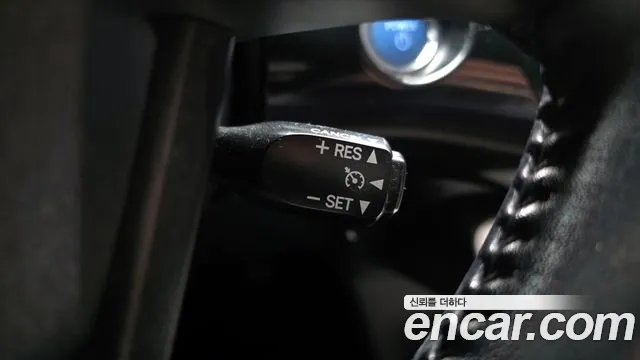 Toyota Prius 2017 — фото 17