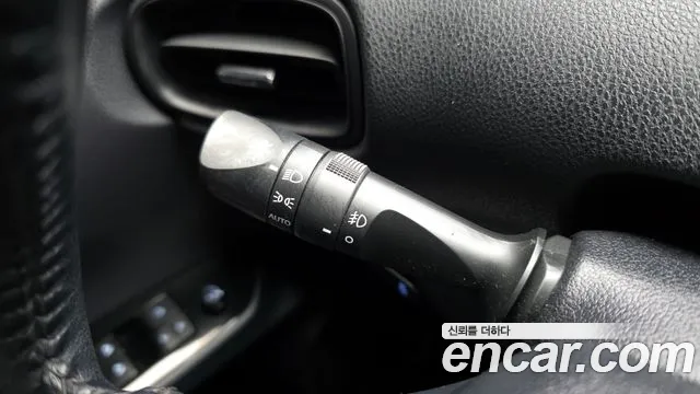 Toyota Prius 2017 — фото 18