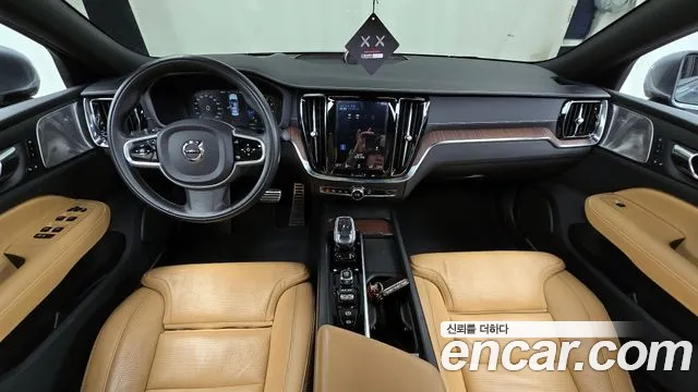 Volvo S60 2021 — фото 10