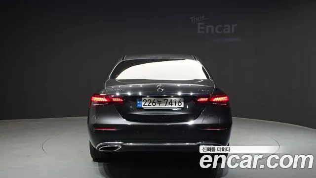 Mercedes-Benz E-Class 2022 — фото 4