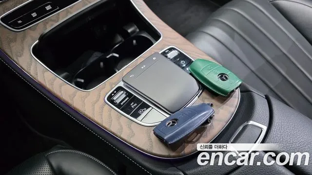 Mercedes-Benz E-Class 2022 — фото 12