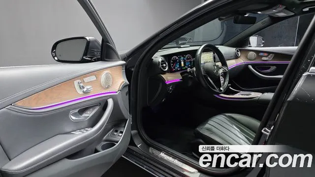 Mercedes-Benz E-Class 2022 — фото 13