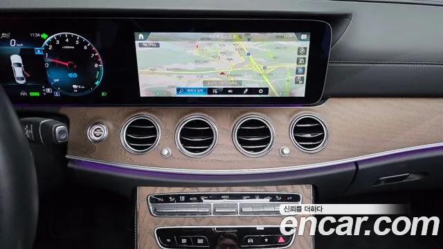 Mercedes-Benz E-Class 2022 — фото 19