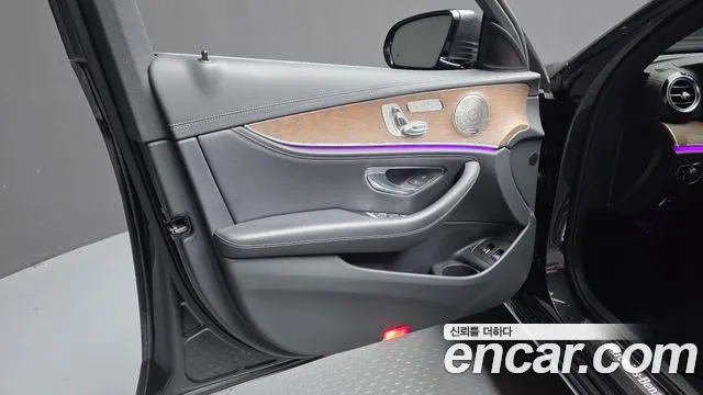 Mercedes-Benz E-Class 2022 — фото 14