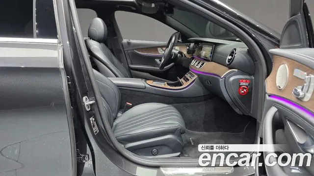 Mercedes-Benz E-Class 2022 — фото 16