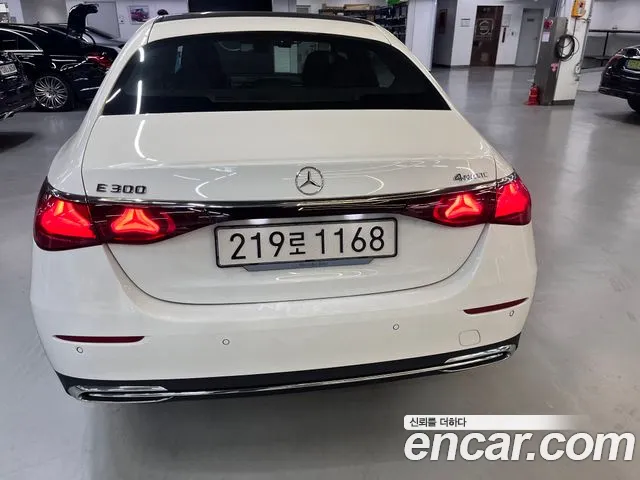 Mercedes-Benz E-Class 2025 — фото 3