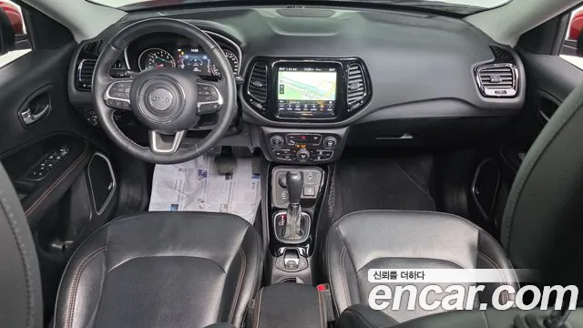Jeep Compass 2018 — фото 10