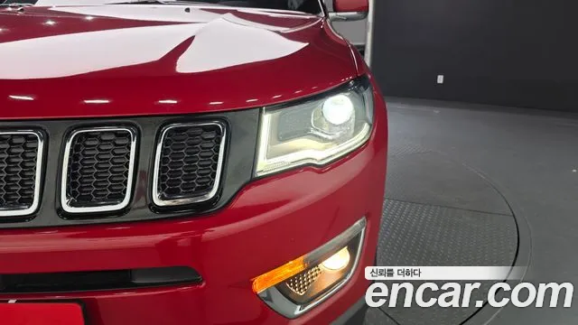 Jeep Compass 2018 — фото 8