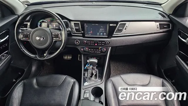 Kia Niro 2018 — фото 10